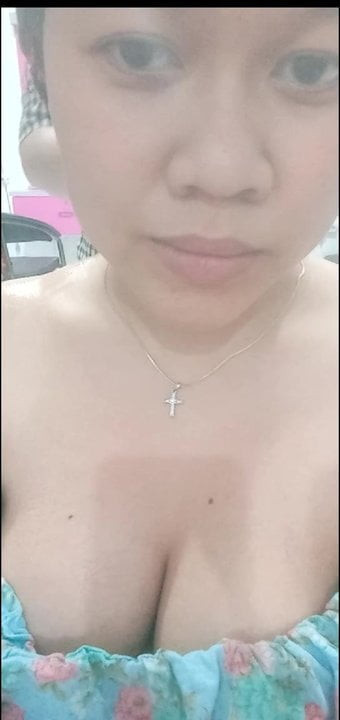 single stepmom get massage...just wearing bra
