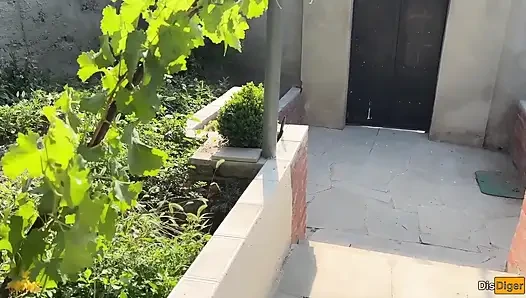 Köylü fahişe için yüzüne üçlü boşalma - halka açık boşalma