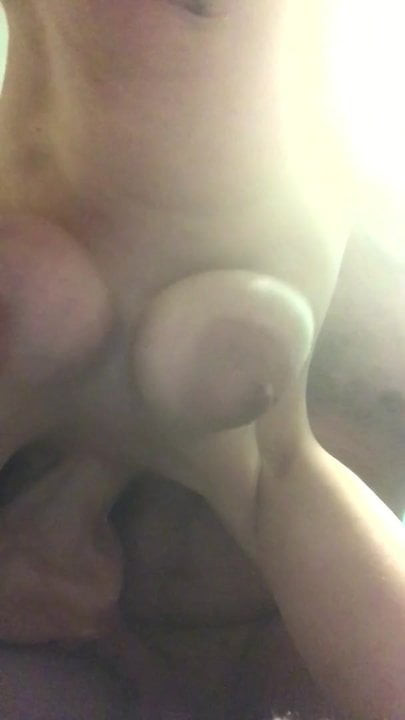 Gabi menyukai facefuck yang bagus 3 datang di tenggorokannya.