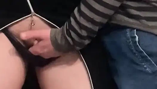 Omg!!! Незнакомец в переполненном метро - трах киски пальцами