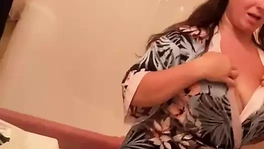 64 lezbiyen hizmetçim için beni istemesi için onu baştan çıkarıyorum ama bana şaplak atıyor