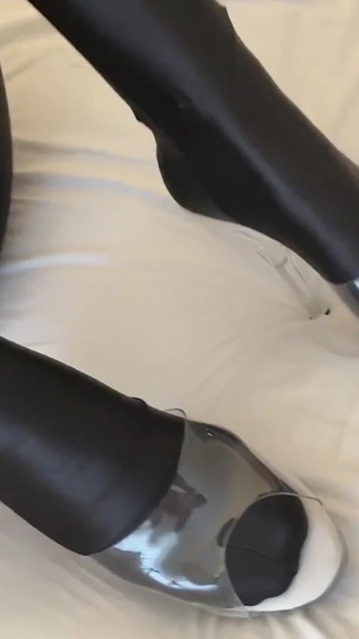 Momento emozionante da "Masturbazione in collant di clear mules e spandex"
