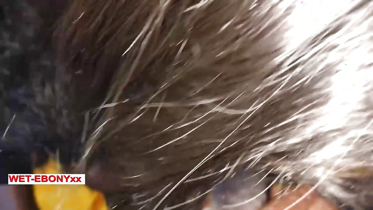 Ze was eerst verlegen, nu wil ze meer van pik en aanraken