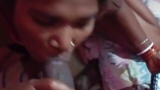 Bhabhi Ka делает глубокий минет со спермой в рот