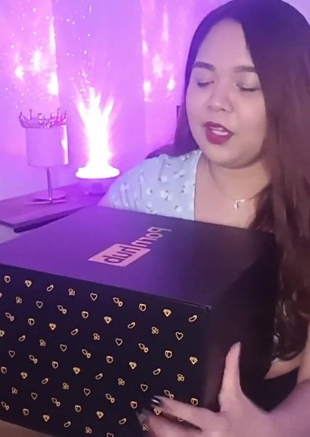 Unboxing My 25k Subscribers Gift From Pornhub