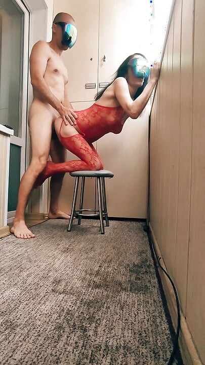 Porno zkušenost s hubenou vášnivou milfkou v punčochách