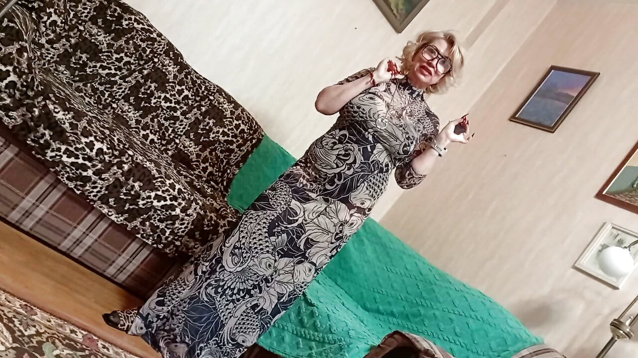 GILF next door, or a Lyrical Piece for a Naked Mature Wife & her tools: manicure, pedicure, shaved wet cunt!