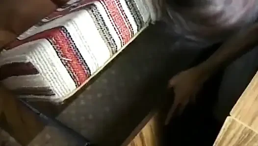 Симпатичную блондинку пробурили в фургоне