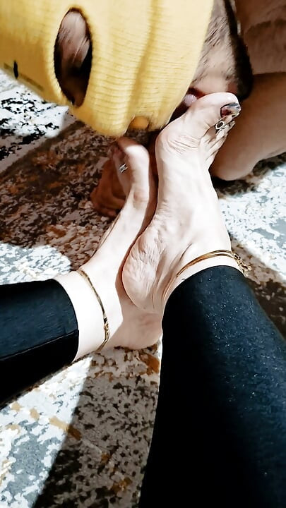 자지를 파괴하는 여주인 : + 손톱 소리 + 놀리는 핸잡