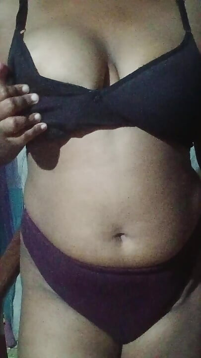 Priya vabhi ki desi nude desi Village vabhi