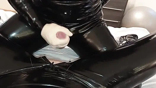 Lateks giymiş köle, orgazm ve boşalma şansım olana kadar bana iyi bakmak zorundaydı. 3 Açı