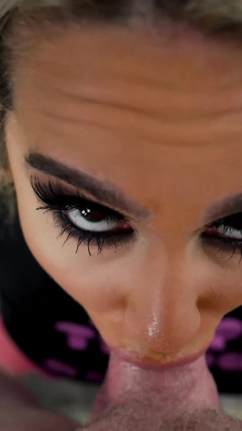 Epski trenutak iz "Misty Meaner Sloppy Blowjob featuring Jonni Darkko"