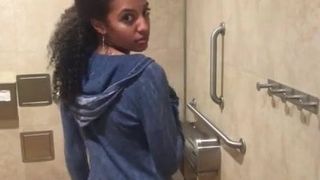 Раздевание и писсинг в публичном туалете