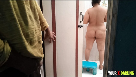 Maami Naha Rahi thi Ladka Ghus Gaya cuarto de baño ke ander aur pel diya maami ko your x querida