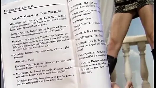 Грудастая милфа-брюнетка трахает пальцами и мастурбирует игрушкой ее текущие дырки