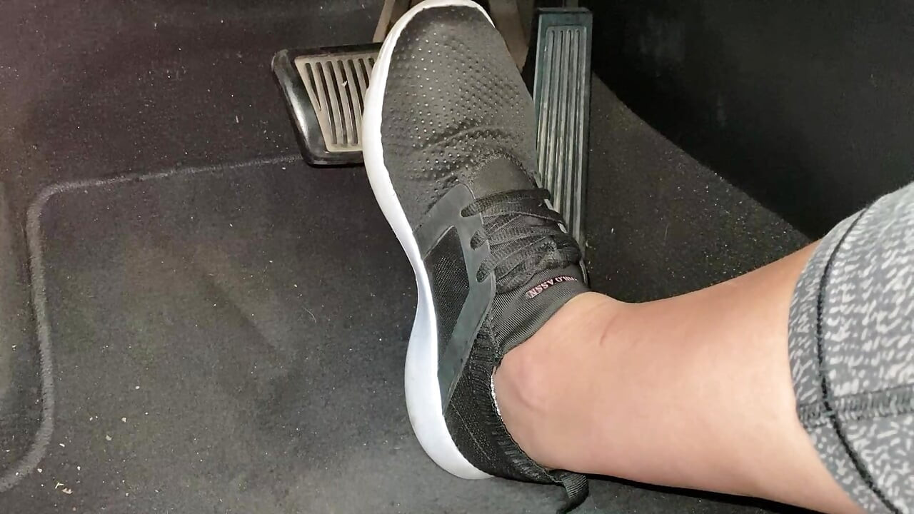 Pumpanje pedala u tenisicama od Ivys Feet