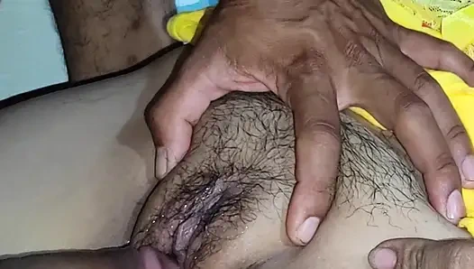 I'm a virgin! Oh yes, that's so good! Slowly penetrate my pussy in this Tamil Indian video.