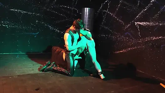 ağırlıkları ve kırbaçlama