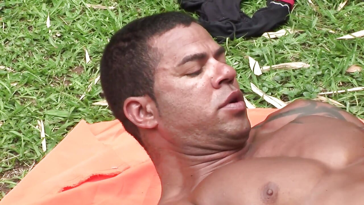 Eksklusiv video Bareback: Hot Latino knuller kjærestens stramme rumpe