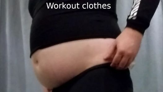 Adolescente gorda experimenta roupas apertadas de ginástica