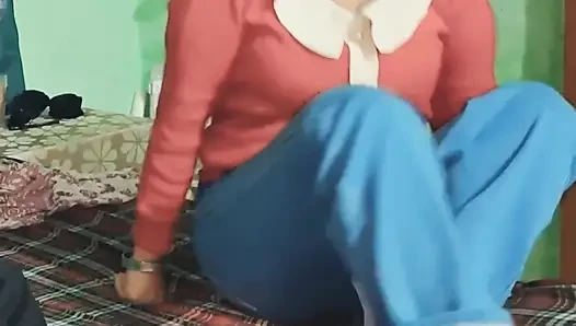 Dever Bhabhi allein im Zimmer voll genießen mit dirtytalk