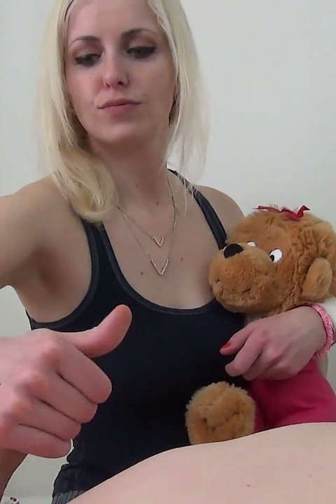 Daisy shoots với Daisy Destin