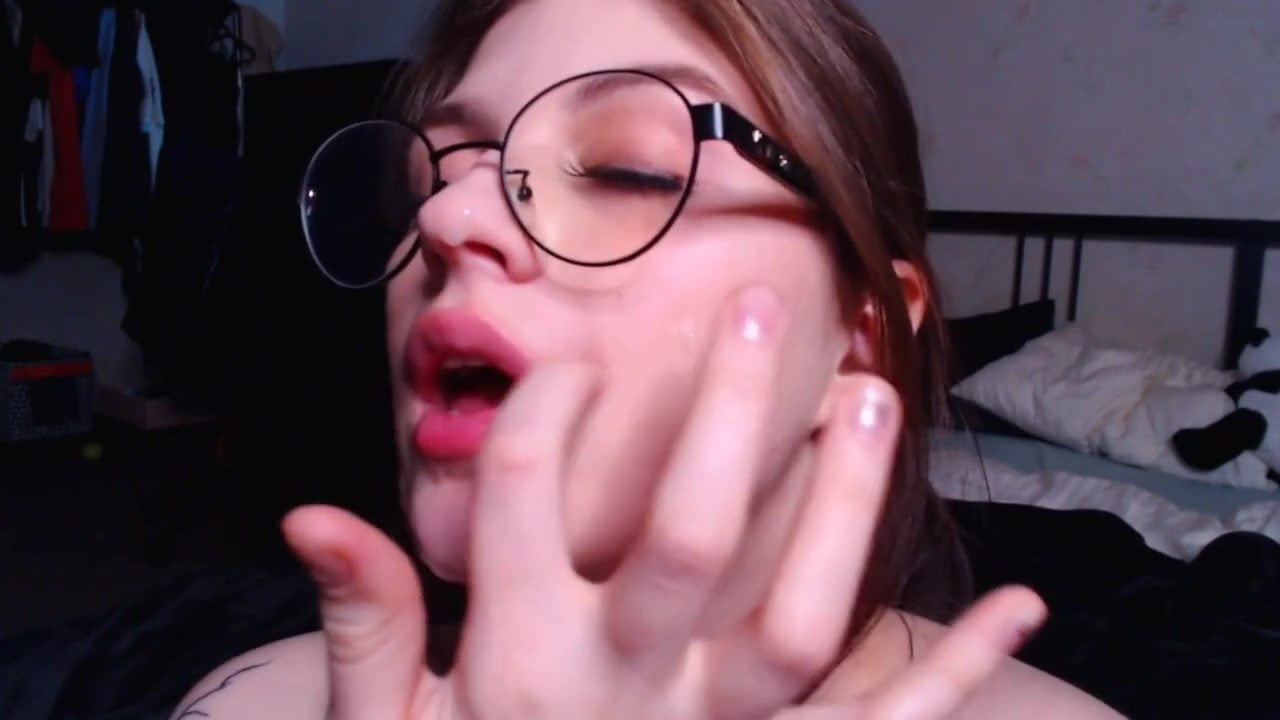 She play with evening dose cum