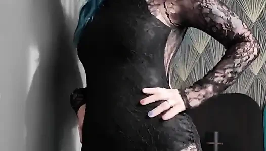 Ich probiere mein neues kleid vor dir an - nacktes mädchen