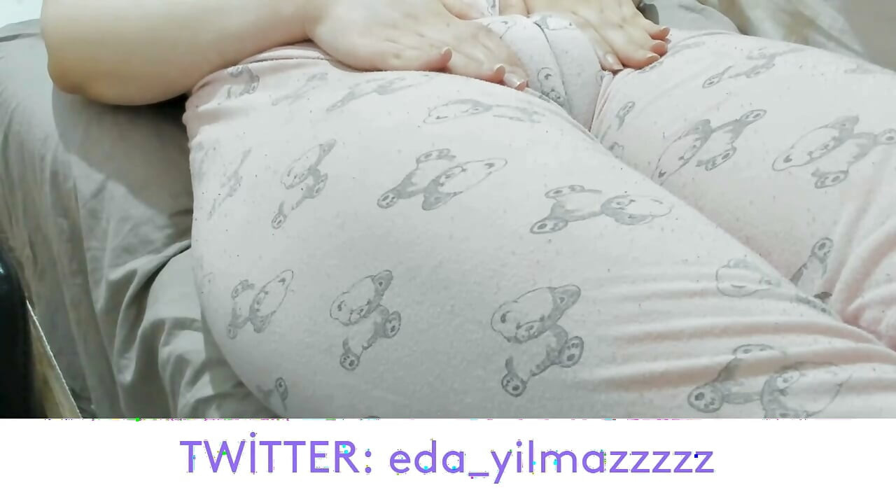 CAMEL TOE- MASTURBATION IN PAJAMAS- PUFFED PUSSY- SWOLLEN PUSSY- BIG PUSSY- TURKISH PORN- TURKISH MILF