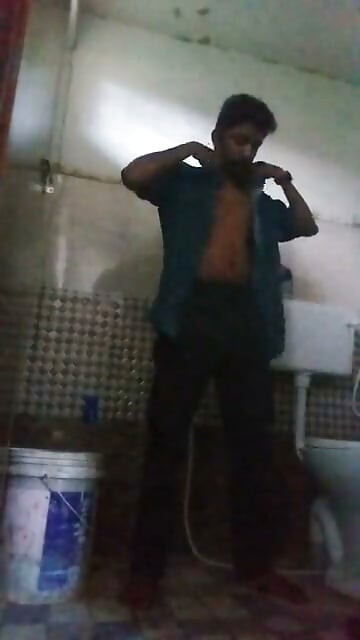 Headmaster Shithin কর্মস্থলে মদ্যপান