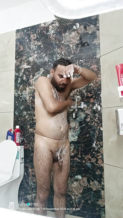 Ινδός αστυνομικός πατέρας γάμησε το θετό γιο του