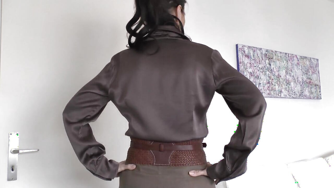 Exciting Belt Fitting with a Linen Skirt, Part 2, Lady Victoria Valente