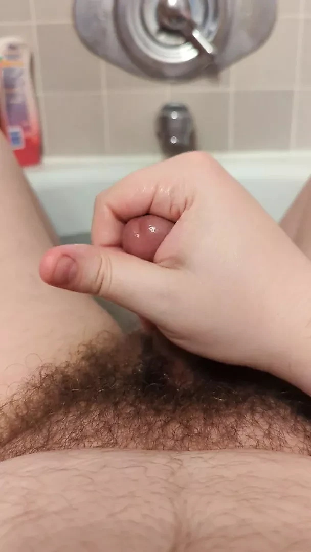 Cumming in the Bath 5