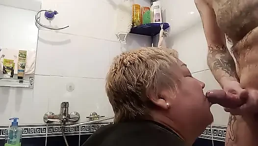 Slicing cum on face, mouth, tits and pussy