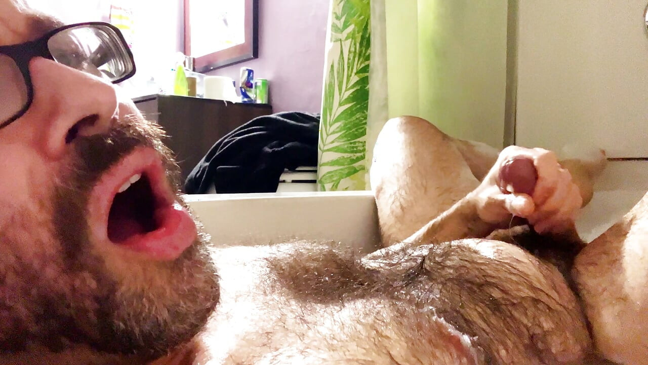 Rub a dub dub a handsome hairy horny daddy in the tub