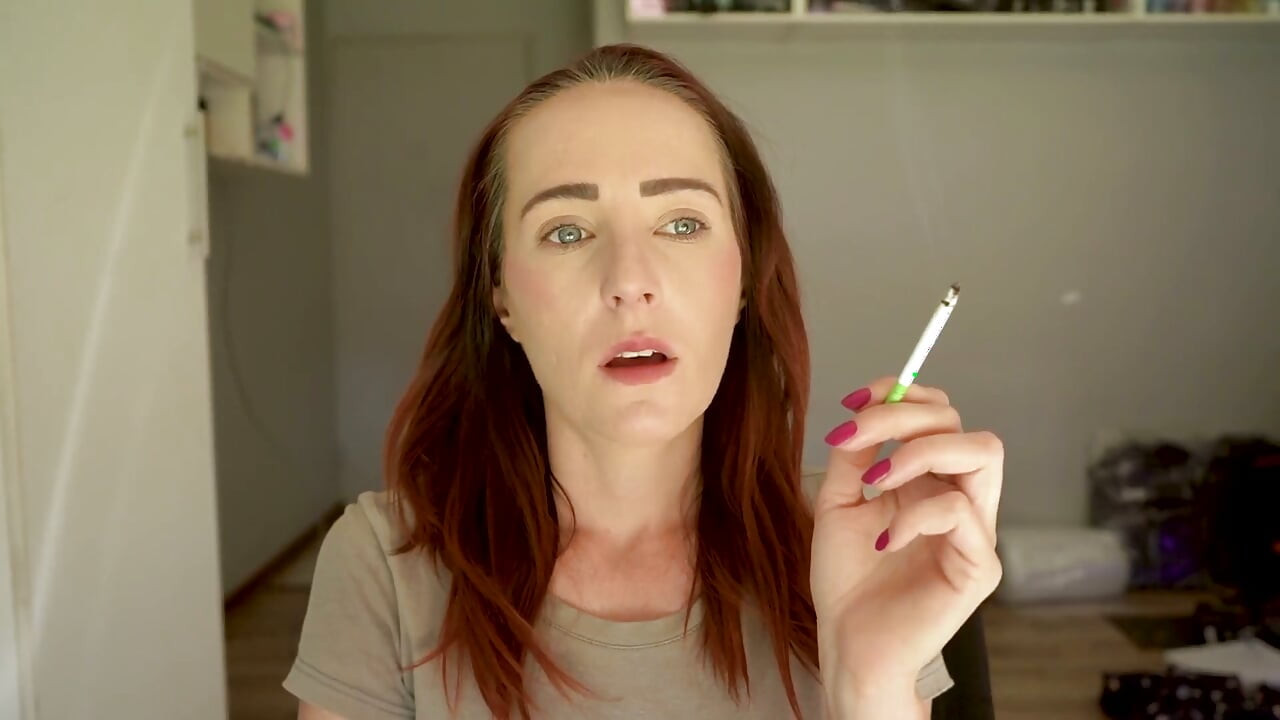 Sexy Close-up Smoking