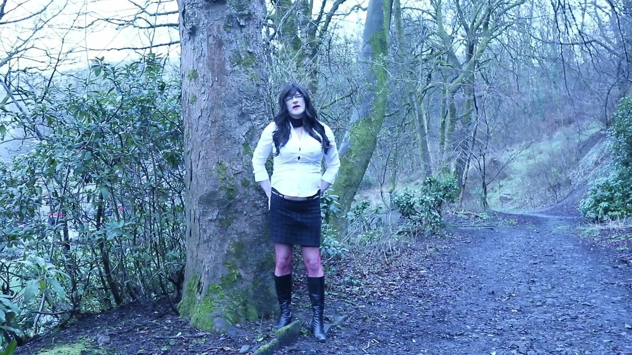 crossdresser dirty talking to Tomas