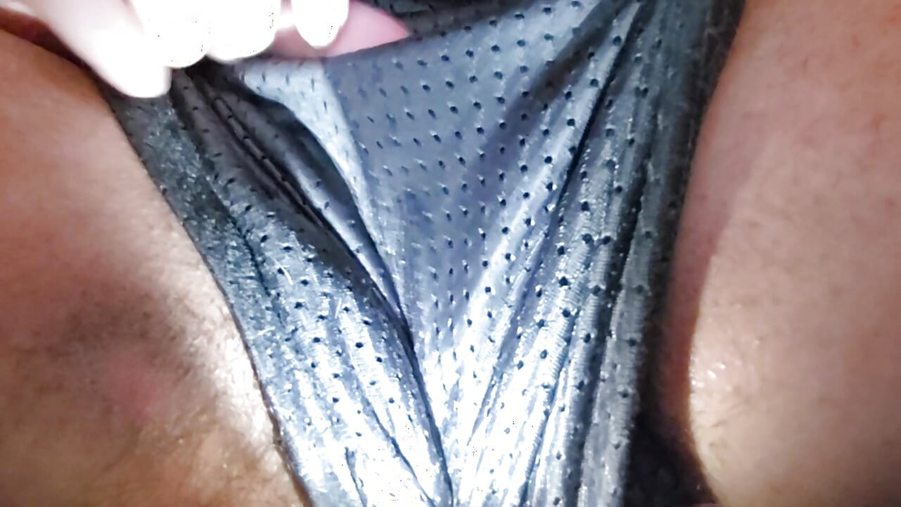 Lambendo meus sucos e usando um vibrador em expansão