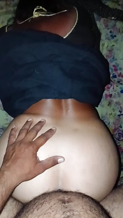 Khet par chaara kaat rahi bahan ko ghar le jaakar kutiya banaakar chod raha hai sautele bhaee bahan dgi banaakar choo d va rahi bahan bhaee se