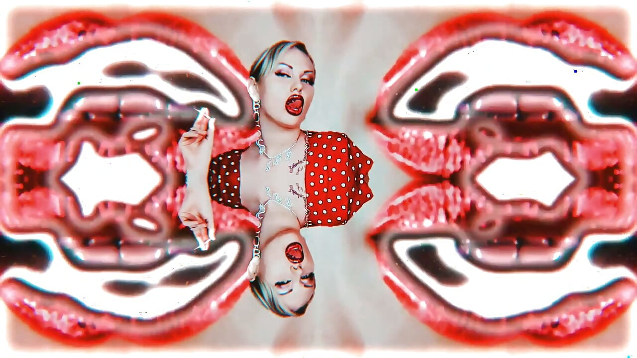 Курящая Lipsoholia! ЦИКЛ!!!