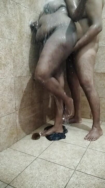 Sri lanka house wife bathing time enjoy her patner