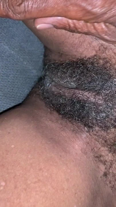 Playing with black granny pussy