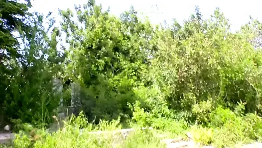 Siyah amcık önemlidir, orta yaşlı seksi kadın dışarıda sikişiyor