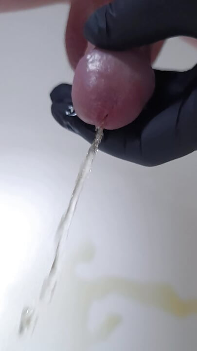Pissing i badekarret