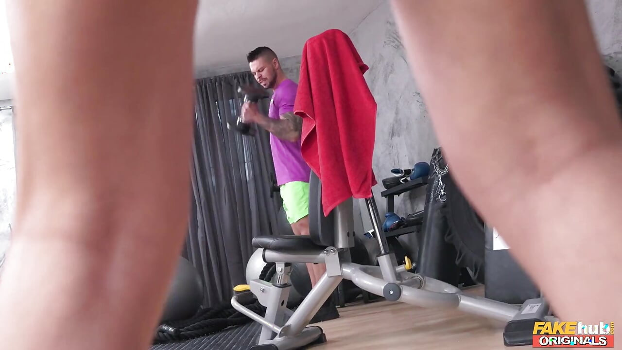Fakehub Originals - Loira gostosa sortuda viciada em orgasmos e fode seu treinador