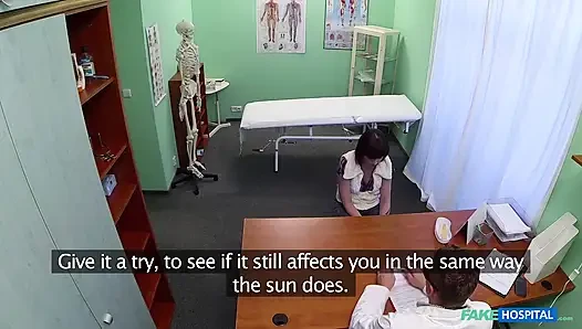 Fake Hospital - Doktor verschreibt eine schwere Dosis oralsex, um die Depression des Patienten zu heilen