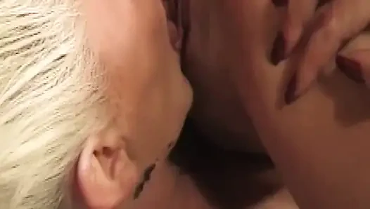 Фетиш-женщины Трахают Свои Киски