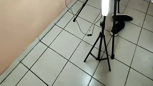 Быстро, мой муж узнает! Я занимаюсь сексом с зрелой девушкой из спортзала