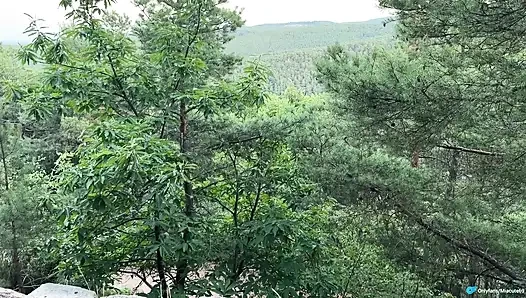 Sevimli yabancı beni ormanda yakaladı. Ayaklara boşalmalı elle muamele