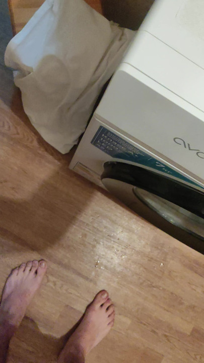 Leche en las bragas de mi esposa